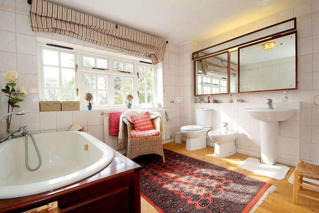  Image of 4 Bedroom Detached for sale at The Leas Longdean Park Hemel Hempstead, HP3 8BP