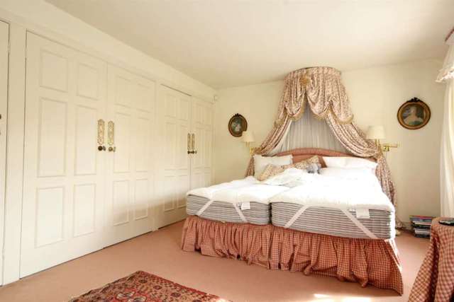  Image of 4 Bedroom Detached for sale at The Leas Longdean Park Hemel Hempstead, HP3 8BP