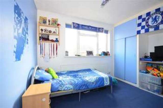  Image of 3 Bedroom Terraced for sale at Chatham Kent Chatham, ME4 5EU