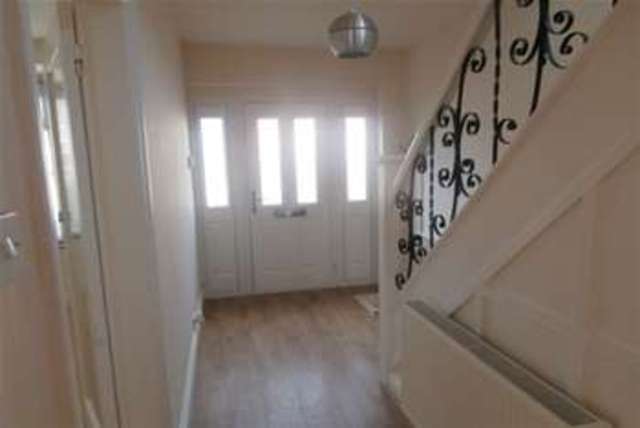  Image of 3 Bedroom Semi-Detached to rent at Loughborough, LE11 3NX