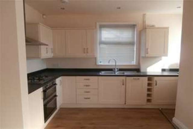  Image of 3 Bedroom Semi-Detached to rent at Loughborough, LE11 3NX