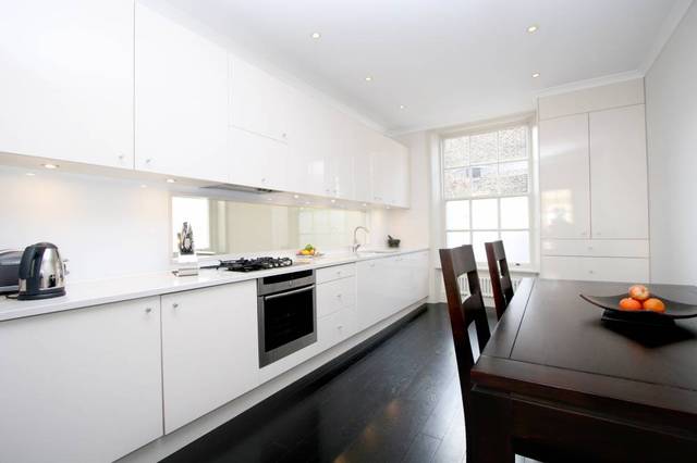  Image of 2 Bedroom Flat to rent at Westbourne Grove  London, W2 4UP