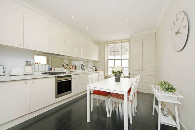  Image of 2 Bedroom Flat to rent at Westbourne Grove  London, W2 4UP