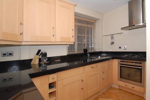  Image of 3 Bedroom Flat to rent at Westbourne Street  London, W2 2TZ
