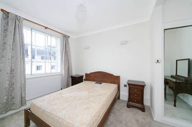  Image of 3 Bedroom Flat to rent at Westbourne Street  London, W2 2TZ