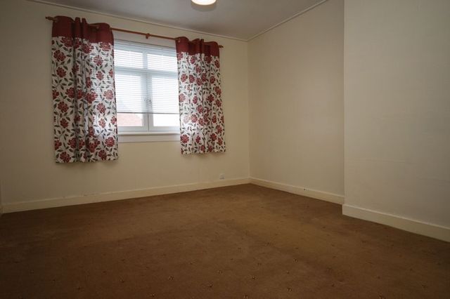  Image of 2 Bedroom Flat for sale at Auldhill Crescent Bridgend Linlithgow, EH49 6NX