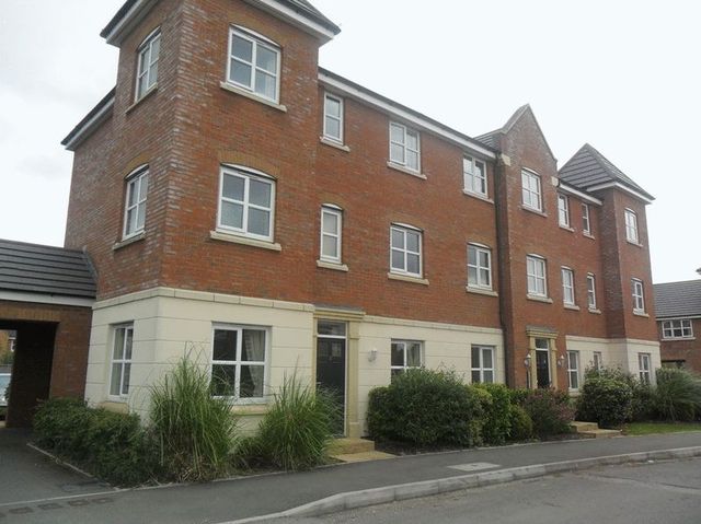  Image of 2 Bedroom Flat to rent at Enterprise Drive  Sutton Coldfield, B74 2BL