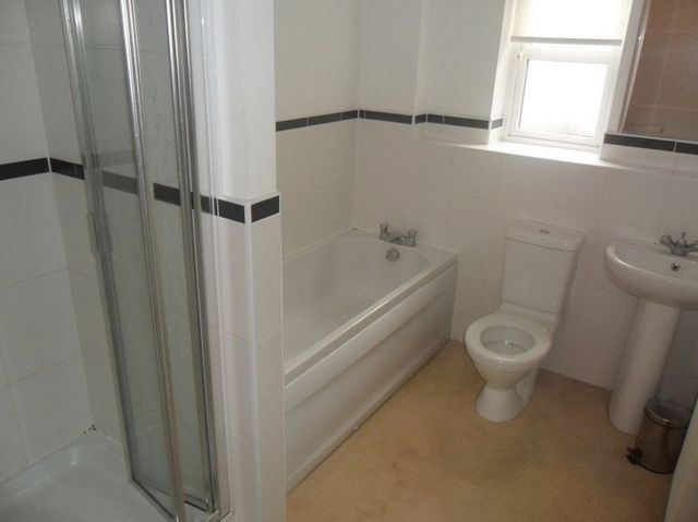  Image of 2 Bedroom Flat to rent at Enterprise Drive  Sutton Coldfield, B74 2BL