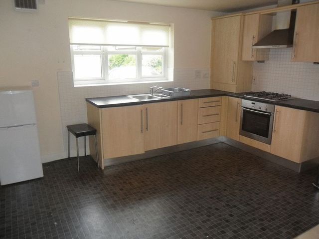  Image of 2 Bedroom Flat to rent at Enterprise Drive  Sutton Coldfield, B74 2BL