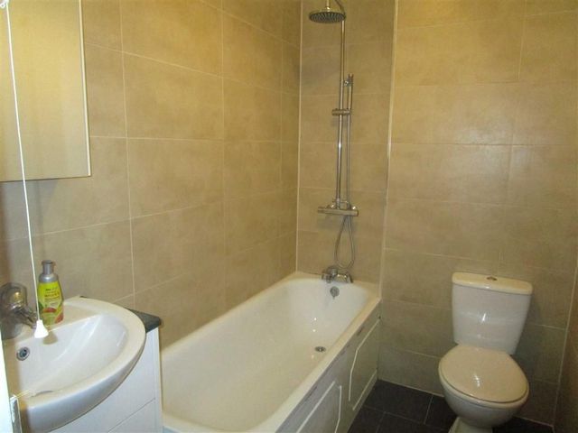  Image of 1 Bedroom Property to rent at 55 Upton Park Slough Slough, SL1 2GB