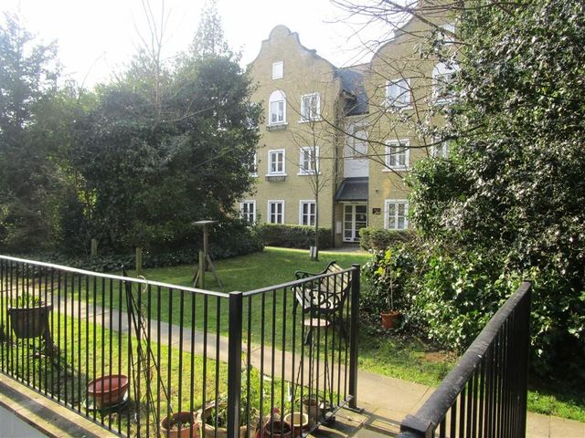  Image of 1 Bedroom Property to rent at 55 Upton Park Slough Slough, SL1 2GB