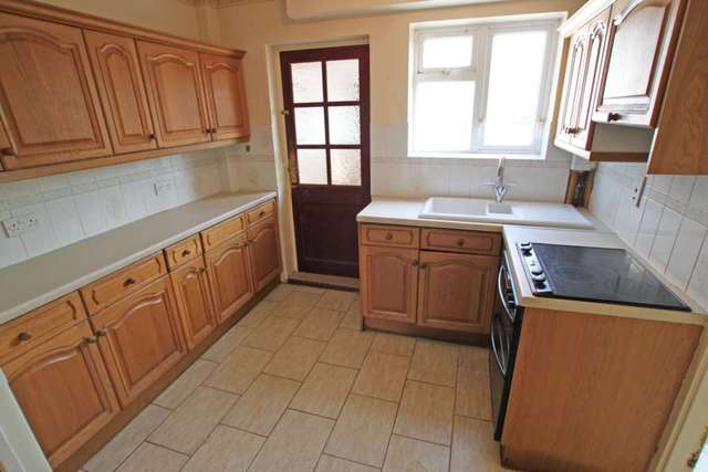  Image of 3 Bedroom Semi-Detached for sale at Abbott Close  Didcot, OX11 8HX