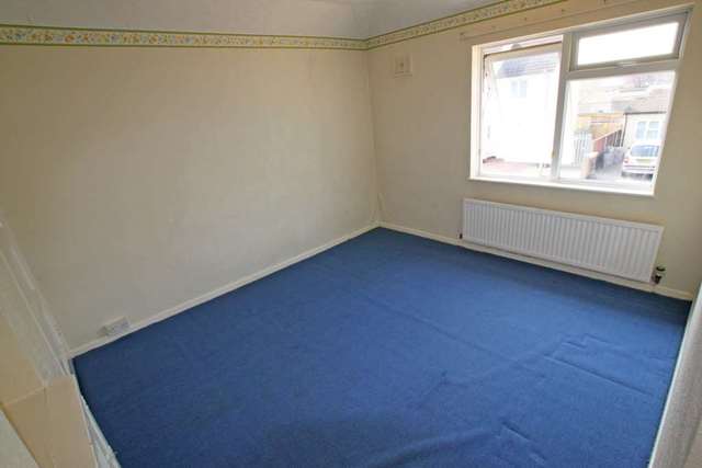  Image of 3 Bedroom Semi-Detached for sale at Abbott Close  Didcot, OX11 8HX