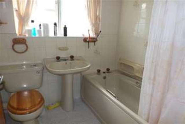  Image of 2 Bedroom Detached to rent at Lytham St Annes, FY8 3LA