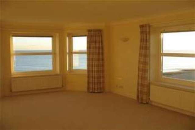  Image of 2 Bedroom Flat to rent at Worthing, BN11 3PY