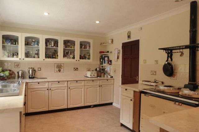  Image of 3 Bedroom Detached for sale at Barton Road  Wisbech, PE13 4TL