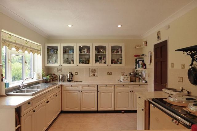 Image of 3 Bedroom Detached for sale at Barton Road  Wisbech, PE13 4TL