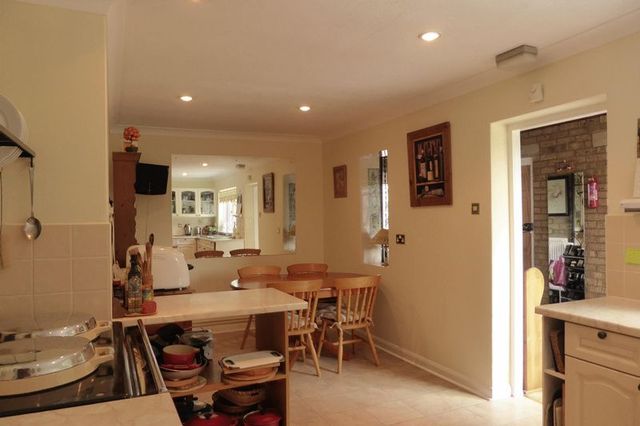  Image of 3 Bedroom Detached for sale at Barton Road  Wisbech, PE13 4TL