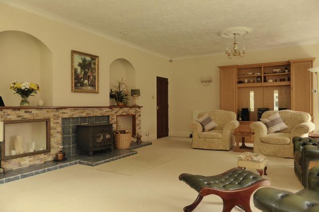 Image of 3 Bedroom Detached for sale at Barton Road  Wisbech, PE13 4TL
