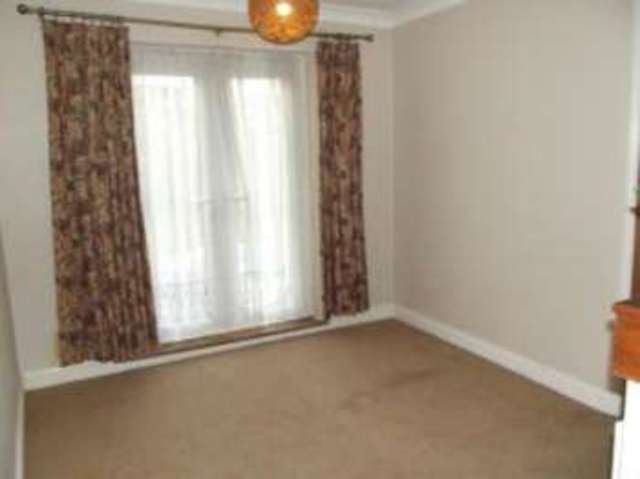  Image of 3 Bedroom Terraced for sale at Basildon Essex Basildon, SS14 2BT