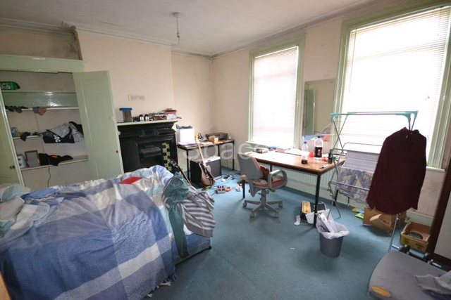  Image of 6 Bedroom Semi-Detached to rent at Basingstoke Road  Reading, RG2 0ET