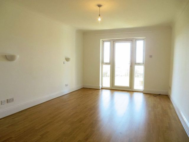  Image of 3 Bedroom Flat to rent at Beechfield Gardens  Southport, PR8 2SW