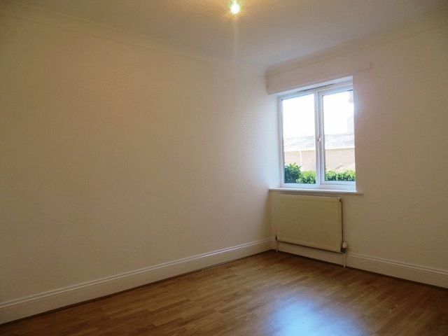  Image of 3 Bedroom Flat to rent at Beechfield Gardens  Southport, PR8 2SW