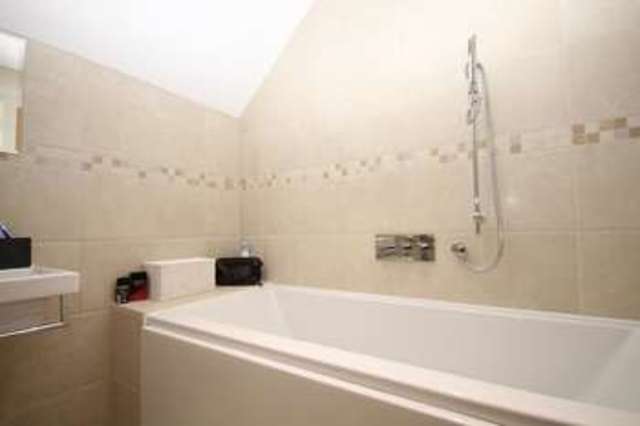  Image of 2 Bedroom Apartment to rent at Henley-On-Thames, RG9 2BA