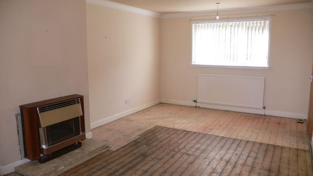  Image of 3 Bedroom Semi-Detached for sale at Bennochy Road  Kirkcaldy, KY2 5TS