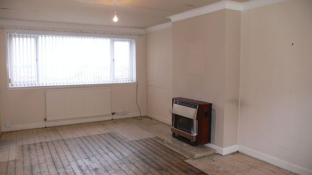  Image of 3 Bedroom Semi-Detached for sale at Bennochy Road  Kirkcaldy, KY2 5TS