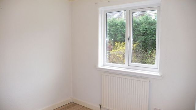  Image of 3 Bedroom Semi-Detached for sale at Bennochy Road  Kirkcaldy, KY2 5TS