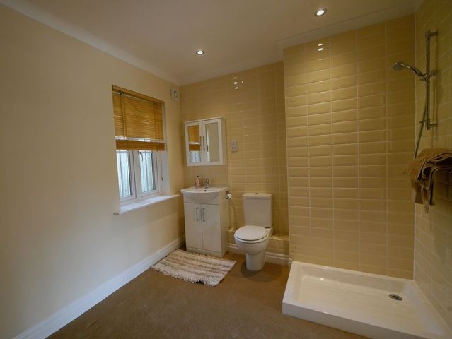  Image of 1 Bedroom Flat to rent at 12 Churchfield Lane  Benson, OX10 6SH