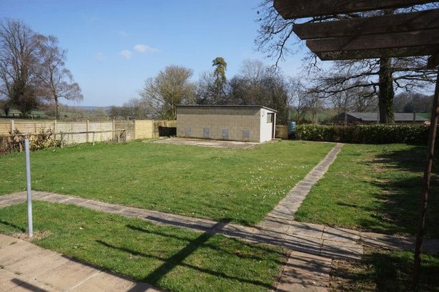  Image of 3 Bedroom Bungalow to rent at Holt End Lane Bentworth Alton, GU34 5LD