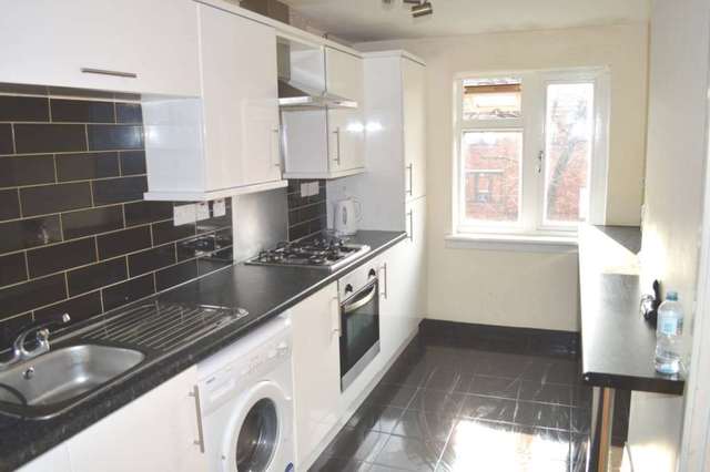  Image of 2 Bedroom Flat to rent at Burnt Ash Hill Lee London, SE12 0JL