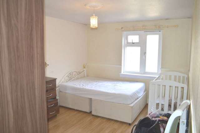  Image of 2 Bedroom Flat to rent at Burnt Ash Hill Lee London, SE12 0JL