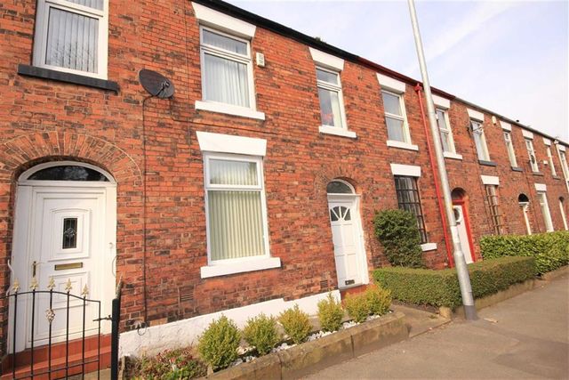  Image of 3 Bedroom Property to rent at Bury Road Rochdale Rochdale, OL11 4EB
