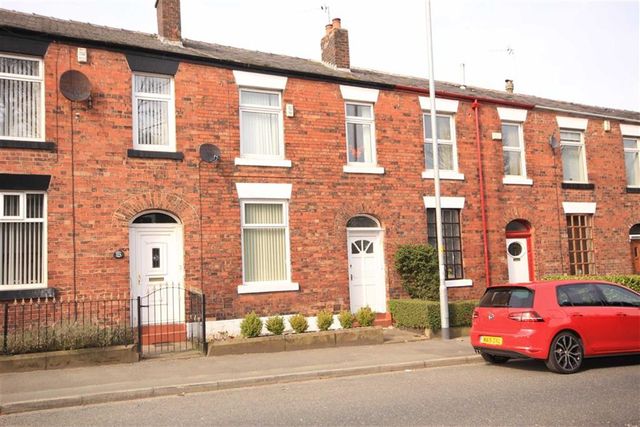  Image of 3 Bedroom Property to rent at Bury Road Rochdale Rochdale, OL11 4EB