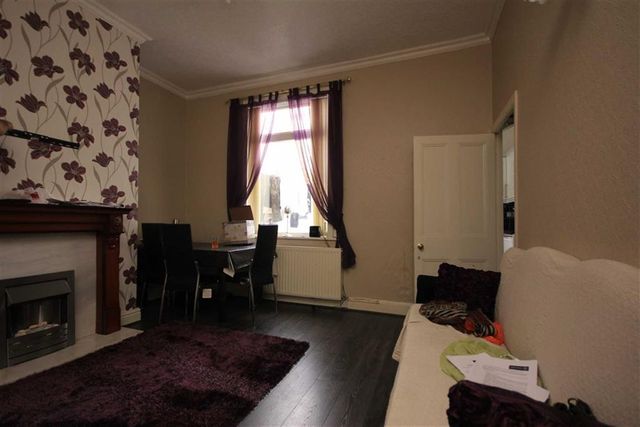  Image of 3 Bedroom Property to rent at Bury Road Rochdale Rochdale, OL11 4EB