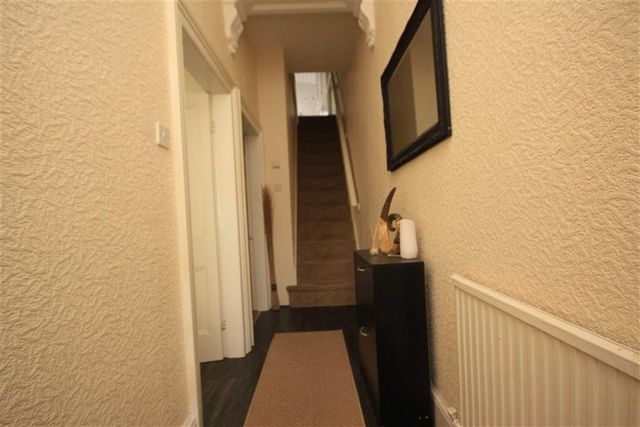  Image of 3 Bedroom Property to rent at Bury Road Rochdale Rochdale, OL11 4EB