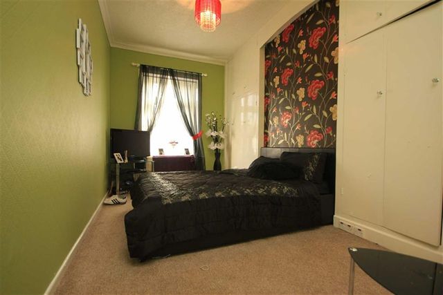  Image of 3 Bedroom Property to rent at Bury Road Rochdale Rochdale, OL11 4EB
