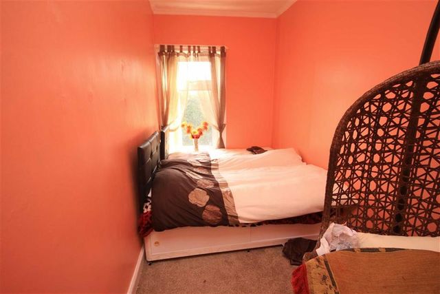  Image of 3 Bedroom Property to rent at Bury Road Rochdale Rochdale, OL11 4EB