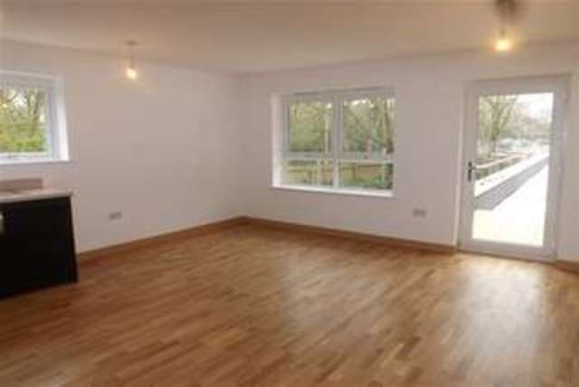  Image of 2 Bedroom Flat to rent at Basildon, SS16 5GP
