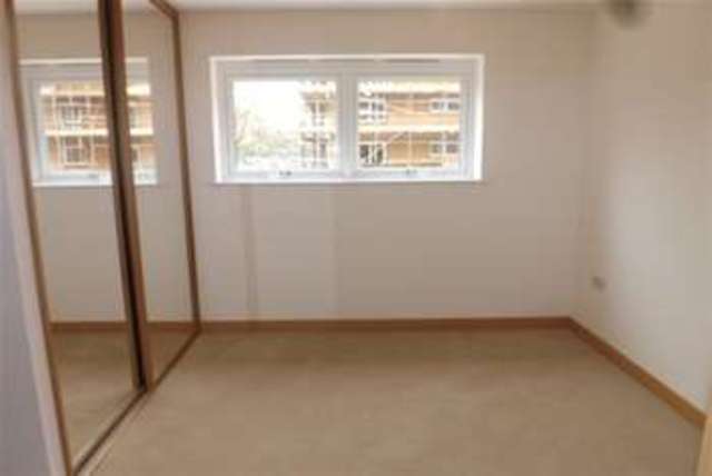  Image of 2 Bedroom Flat to rent at Basildon, SS16 5GP