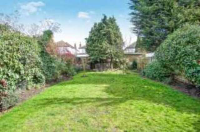  Image of 4 Bedroom Semi-Detached for sale at London  Hendon, NW4 4RU