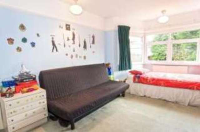  Image of 4 Bedroom Semi-Detached for sale at London  Hendon, NW4 4RU