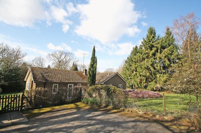  Image of 2 Bedroom Detached for sale at East Grinstead, RH19 3PR