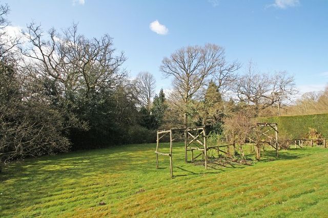  Image of 2 Bedroom Detached for sale at East Grinstead, RH19 3PR