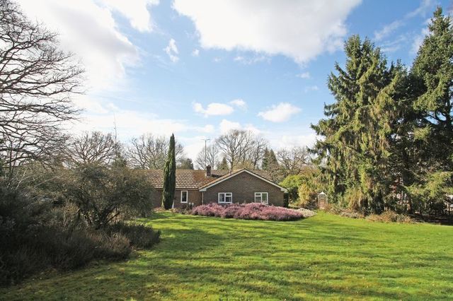  Image of 2 Bedroom Detached for sale at East Grinstead, RH19 3PR