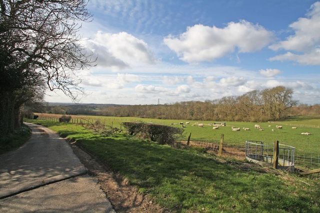  Image of 2 Bedroom Detached for sale at East Grinstead, RH19 3PR