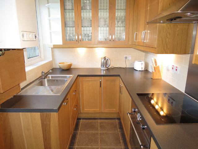  Image of 3 Bedroom Semi-Detached to rent at Morden  London, SM4 6SB